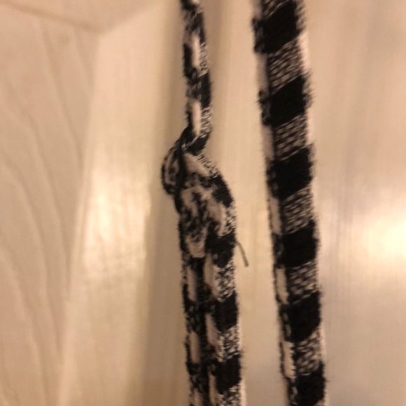 Black and white jumper great for tailgate - Picture 5 of 5